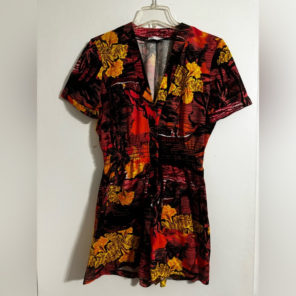 Zara women’s beach romper / size m
